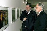 Kurt Beck und Markus Schächter in der Ausstellung der Aktion Mensch
