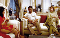 Die Filmemacherin Sabiha Sumar (links) mit Pervez Musharraf und seiner Frau