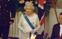 Die dienstälteste Monarchin der Welt, die Queen
