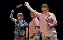 Behinderte Jugendliche spielen Shakespeare. Szenen aus »Verliebt – Verirrt – Verwirrt« mit dem Theaterprojekt Eisenhans
