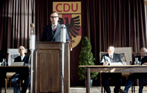 Helmut Kohl (Stephan Grossmann) legt sich mit den »Alten« der Landes-CDU an