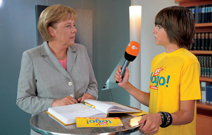 »logo!«-Kinderreporter Chris interviewt Bundeskanzlerin Angela Merkel